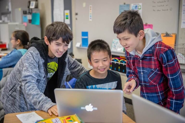 Seesaw students on a laptop